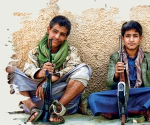 الحوثيون يزرعون الألغام لمنع هروب الأطفال المجندين