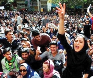المظاهرات تجتاح الأحواز والمحتجون ينددون بفساد الم