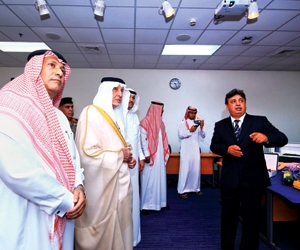 الفيصل يزور أكاديمية الأمير سلطان