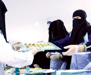 ثلث السعوديين في القطاع الخاص نساء