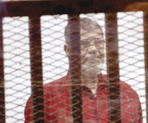 مرسي ببدلة الإعدام أمام الجنايات 