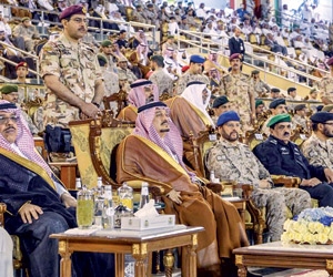 أمير الرياض يرعى تخريج دفعة بكلية الملك عبدالعزيز 