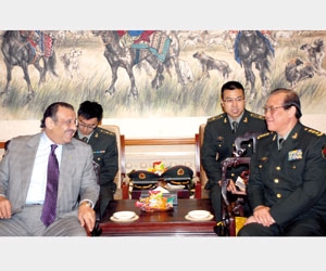 نائب وزير الدفاع يزور الصين