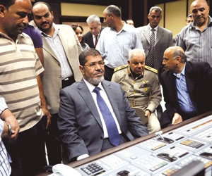 مرسي يستعد لتشكيل حكومته.. ويؤدي اليمين أمام 