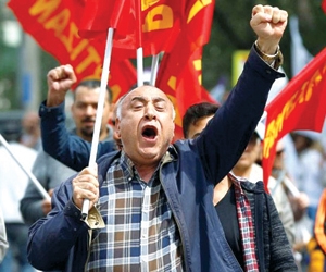 تراجع الحزب الحاكم ينعش توحد المعارضة التركية