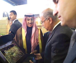 إقبال على الكتب الدينية في الجناح السعودي بمعرض ال