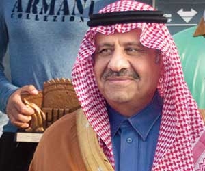 خالد بن سلطان يكرم أبطال القوات المسلحة