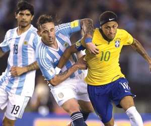 كلاسيكو الأرجنتين والبرازيل ينتهي بالتعادل