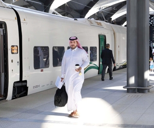 سعودي قاد أول رحلة تشغيلية للقطار فائق السرعة بين 