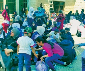 قوافل النازحين تعود إلى سورية دون موافقة دولية