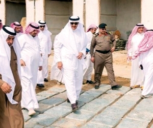 سلطان بن سلمان يتفقد ترميم قصر بن رقوش الأثري