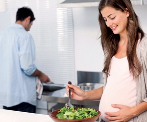 أكل الحامل يؤثر على الصحة النفسية للجنين