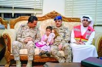 التحالف يسلم طفلة يمنية للحكومة الشرعية