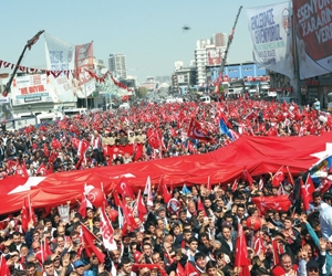 ناخبو تركيا يدلون بأصواتهم في استفتاء الدستور