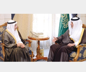 أمير مكة يطلع على مشاريع الكهرباء