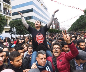اتساع الاحتجاجات في تونس والمعارضة تتوعد بالاستمرا