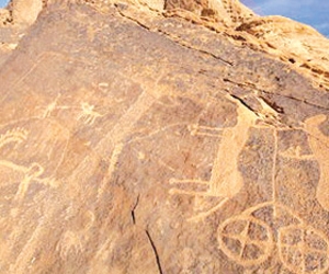 4 مراحل تاريخية تجسد 12 ألف سنة  من الفنون الصخرية
