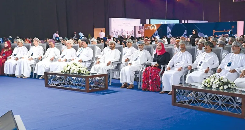 برعاية ذي يزن بن هيثم ..«معا نتقدم» يستعرض البرامج والمؤشرات .. وتواصل بين الحكومة والمجتمع