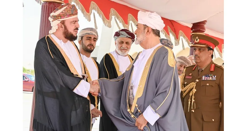 جلالة السلطان ورئيس الإمارات يستعرضان مسارات العلاقات الأخوية المتجذرة ويؤكدان على ما يجمعهما من روابط تاريخية وطيدة