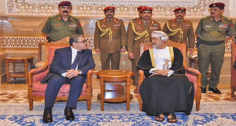 الرئيس الجزائري يقوم بزيارة «دولة» إلى سلطنة عمان اليوم .. وتعزيز العمل العربي المشترك فـي مقدمة المحادثات