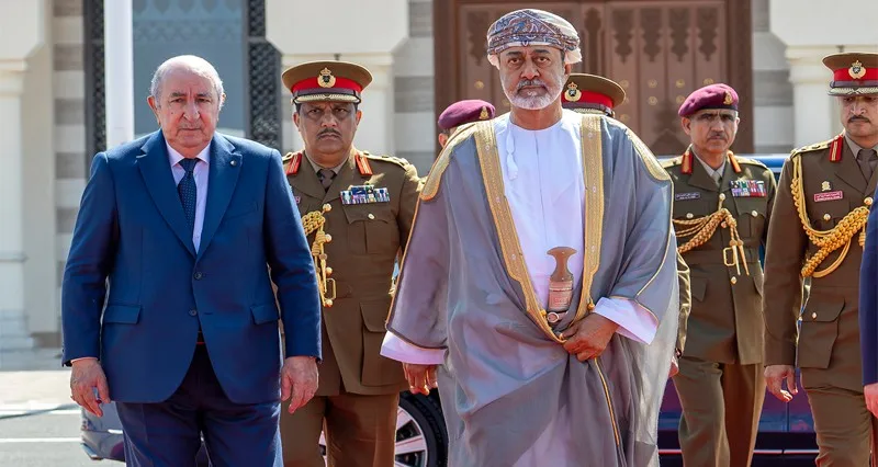 جلالة السلطان فـي مقدمة مودعي الرئيس الجزائري والقائدان يباركان مبادرة إنشاء صندوق استثماري عماني جزائري مشترك