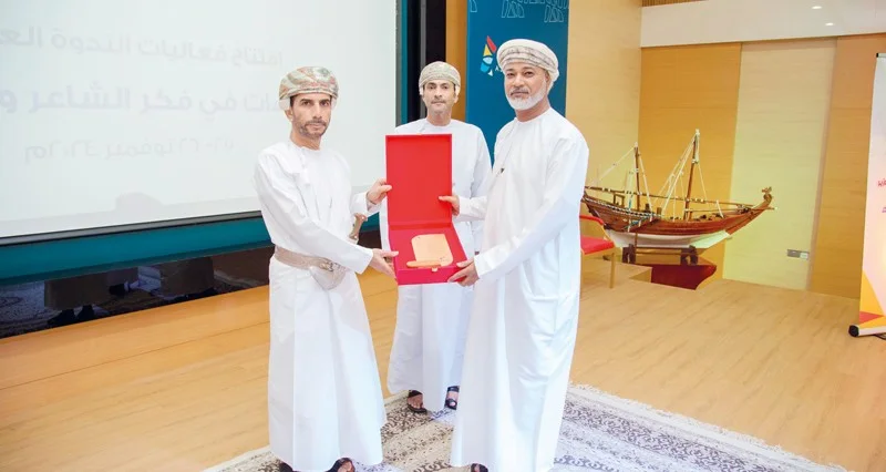 تقام على مدار يومين.. بدء الندوة العلمية حول فكر الشاعر ولد وزير فـي ولاية صور