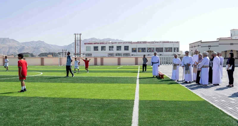 زيارة جلالة السلطان لمدرسة السلطان فيصل بن تركي رسالة عميقة الأثر للهيئات التعليمية والطلبة