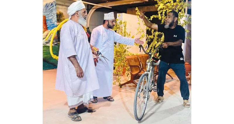 «أنا تغيرت» عرض مسرحي اجتماعي ببهلاء