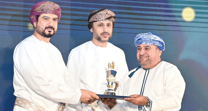 بتكليفٍ سامٍ وبرعاية وزير التجارة والصناعة وترويج الاستثمار .. نادي صلالة يتوج بكأس جلالة السلطان المعظم للشباب لعام 2023 م للمرة الرابعة على التوالي