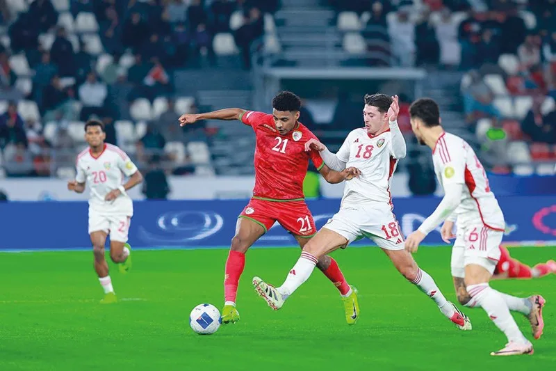 الأحمر العماني يصعد للمربع الذهبي عبر «الإمارات» وجماهير الوفاء تشعل المباركية