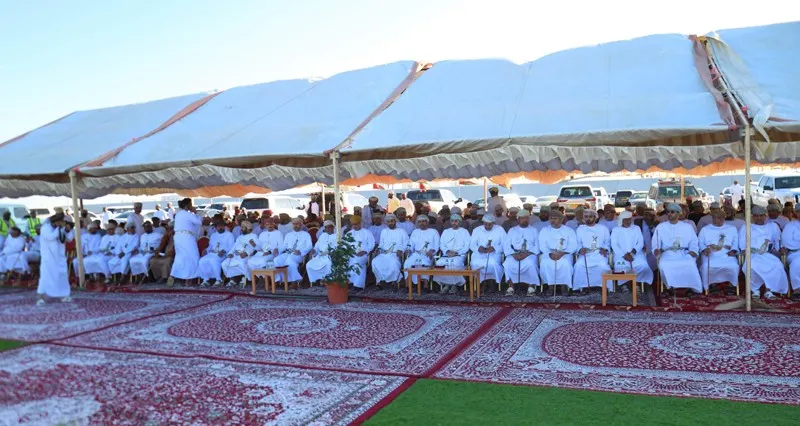 فهر بن فاتك يرعى سباق الفروسية بالسويق