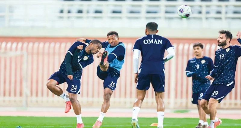 منتخبنا الوطني الأول يرفع وتيرة استعداداته لمواجهة شقيقه المنتخب الكويتي غدا