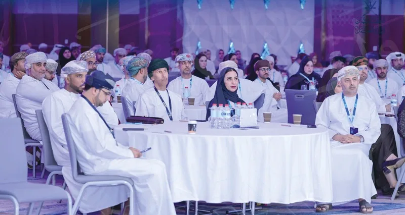 جلسات حوارية فـي اليوم الثاني لـ «أوشرم» حول أثر الذكاء الاصطناعي فـي إعادة تشكيل العمل وأسرار التوطين الناجح