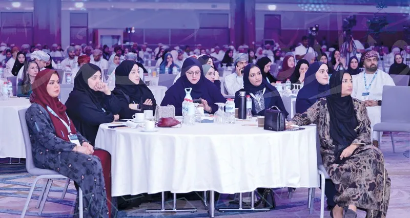 جلسات حوارية فـي اليوم الثاني لـ «أوشرم» حول أثر الذكاء الاصطناعي فـي إعادة تشكيل العمل وأسرار التوطين الناجح