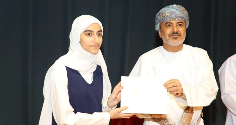 تكريم المجيدين من طلبة المدارس بولاية منح