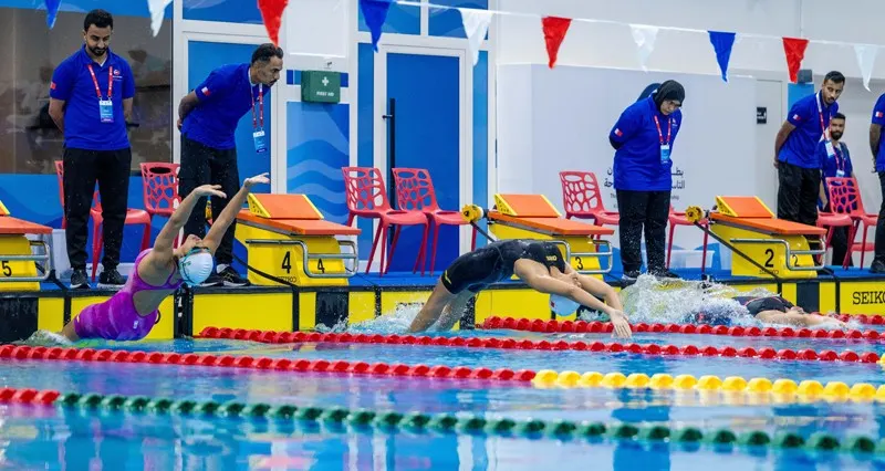 فضية وبرونزية حصيلة منتخب السباحة فـي بطولة الخليج بالبحرين