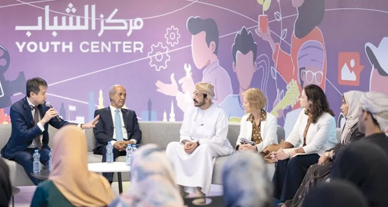 المرأة العمانية بين الميادين الرياضية والذكاء الاصطناعي