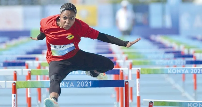 المرأة العمانية بين الميادين الرياضية والذكاء الاصطناعي