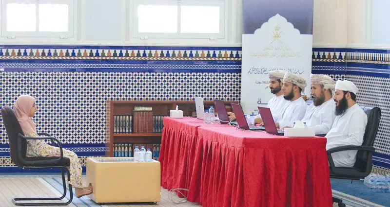 «١٤٤» مشاركا فـي مسابقة السلطان قابوس للقرآن الكريم بالرستاق