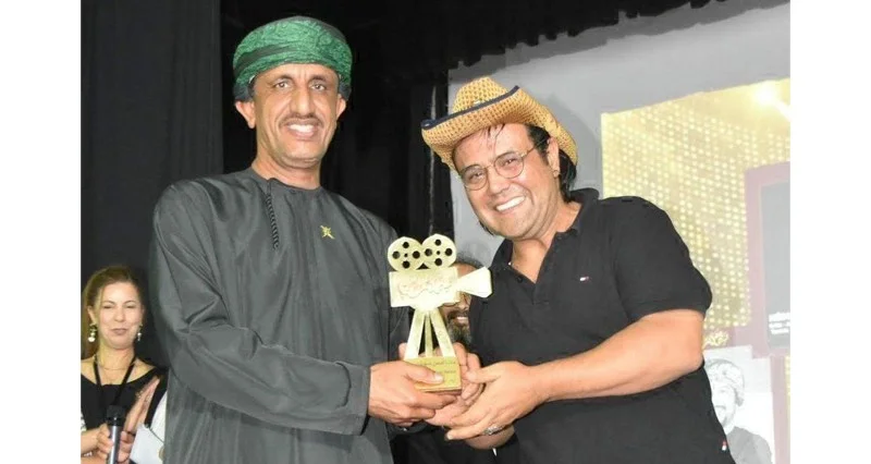 المخرج العُماني صلاح الحضرمي يحصد جائزة في مهرجان أيام سينمكنة للأفلام الشعرية بتونس