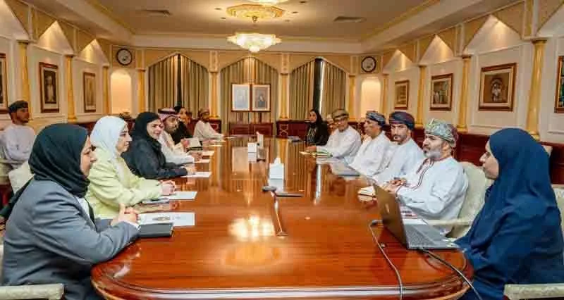 وفد الأمانة العامة لمجلس التعاون يزور جامعة السلطان قابوس