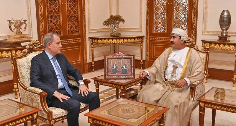 وزير المكتب السلطاني يستقبل مسؤولين أذربيجانيا وباكستانيا