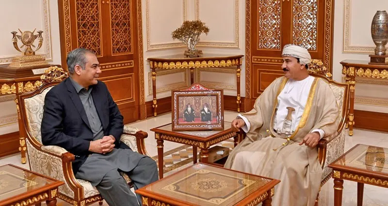 وزير المكتب السلطاني يستقبل مسؤولين أذربيجانيا وباكستانيا