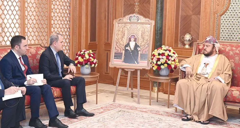 نيابة عن جلالة السلطان .. أسعد بن طارق يستقبل وزير خارجية أذربيجان