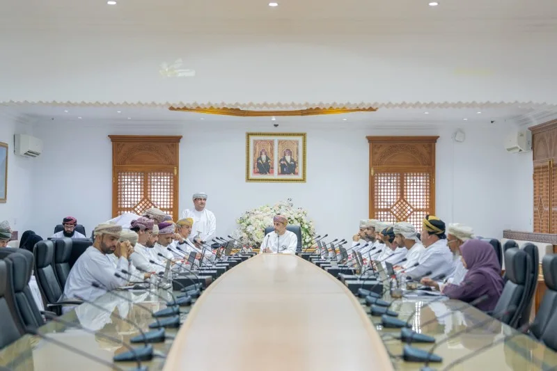 'بلدي شمال الباطنة' يناقش أمن وسلامة الطلبة بالحافلات المدرسية