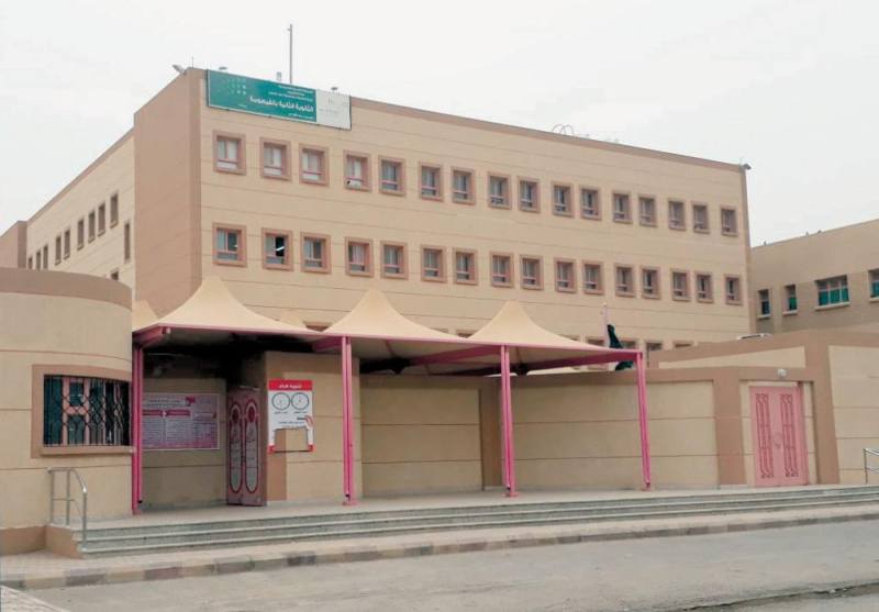 اشتباه «كورونا» يغيّب 250 طالبة في ثانوية القيصومة