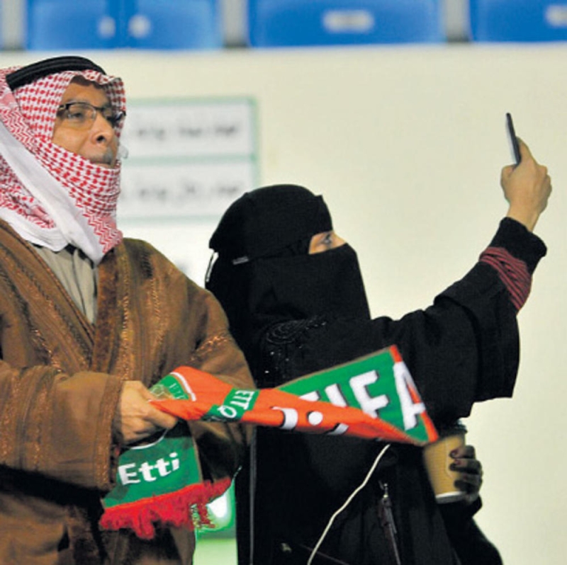 العائلات السعودية حرصت على توثيق حضورها لمباريات الدوري