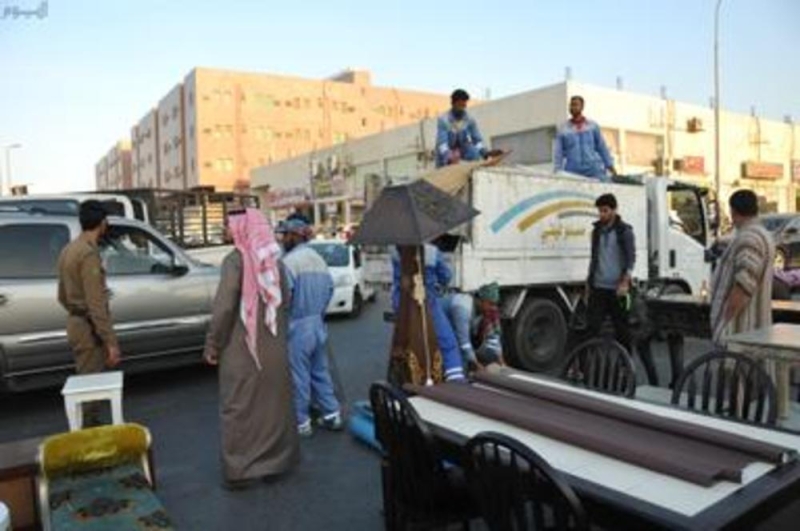 تنظيف وإزالة مخلفات سوق الحراج بالدمام