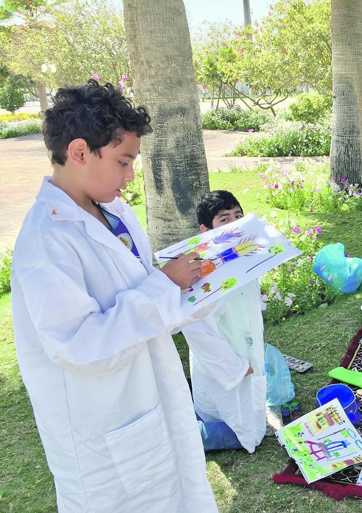11 رساما موهوبا من طلاب ابتدائية حسان بن ثابت يبدعون برسم أبراج الواجهة البحرية