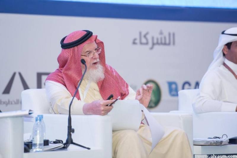 عالم أمريكي يرتدي الزي السعودي فى «ملتقى السياحة»: المملكة تنعم بمقومات عظيمة